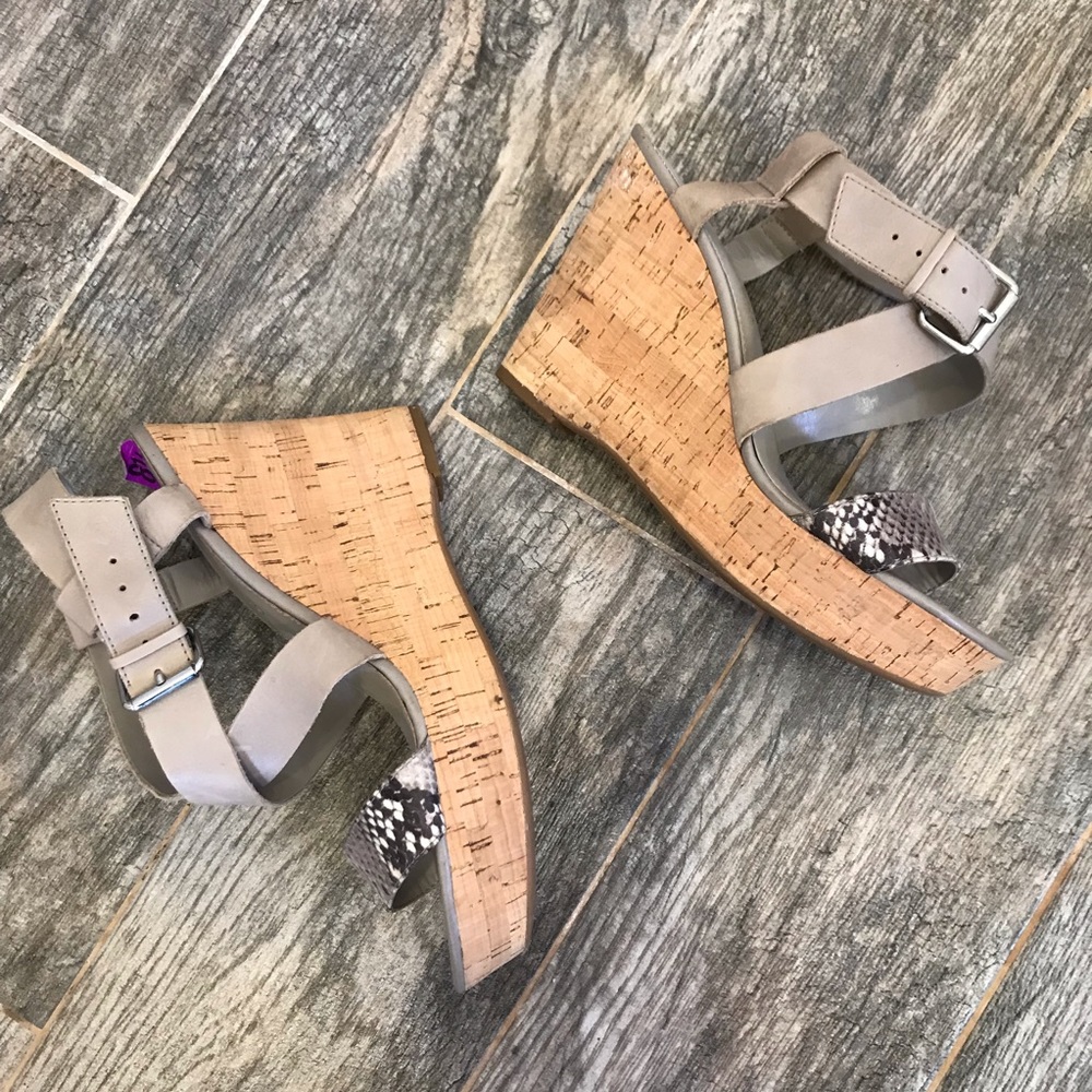 NWOT Snakeskin Grey Leather Wedges
